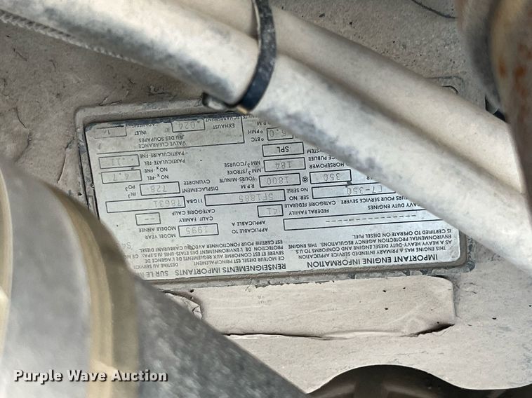 image for item MG9398 1995 Mack CH613  semi truck