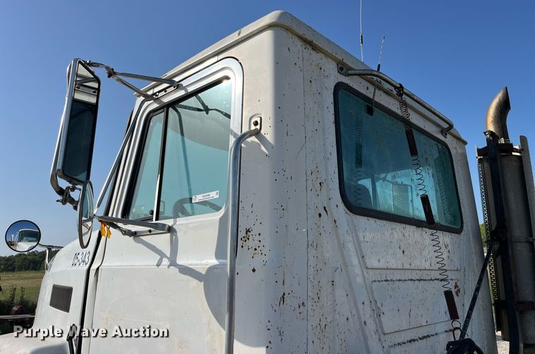 image for item MG9398 1995 Mack CH613  semi truck