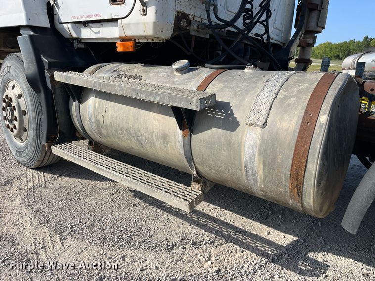 image for item MG9398 1995 Mack CH613  semi truck