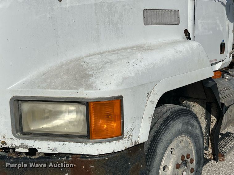 image for item MG9398 1995 Mack CH613  semi truck