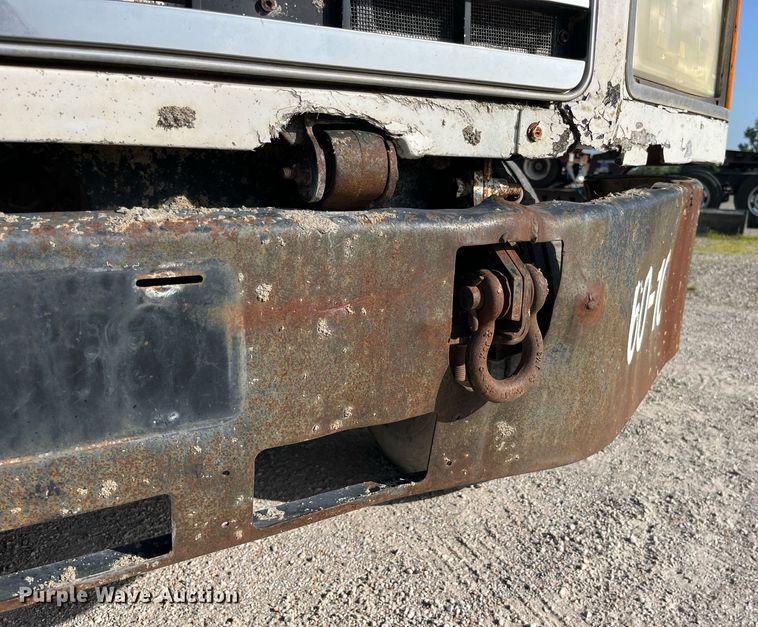 image for item MG9398 1995 Mack CH613  semi truck