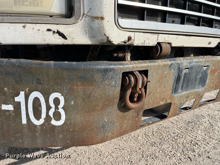 image for item MG9398 1995 Mack CH613  semi truck