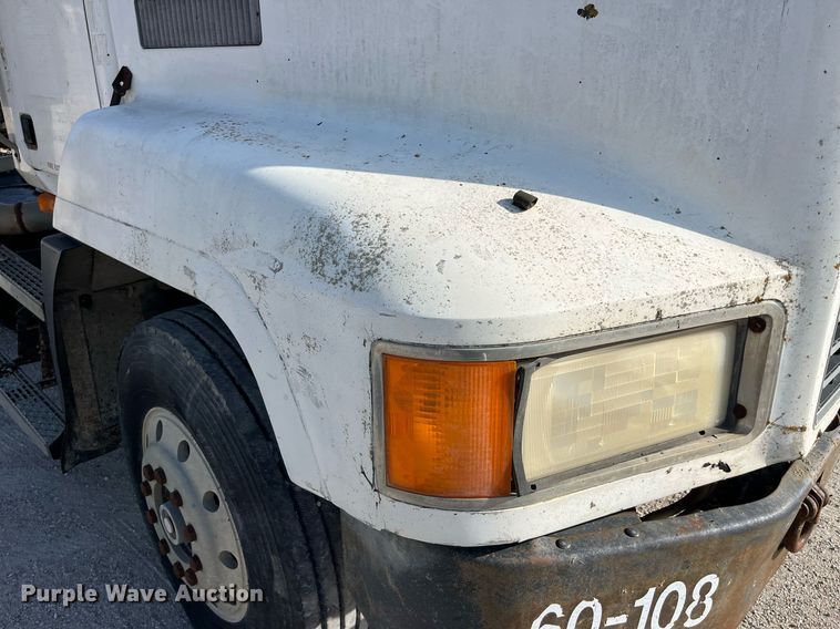 image for item MG9398 1995 Mack CH613  semi truck