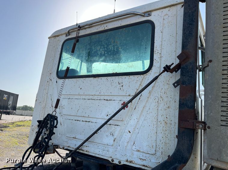 image for item MG9398 1995 Mack CH613  semi truck