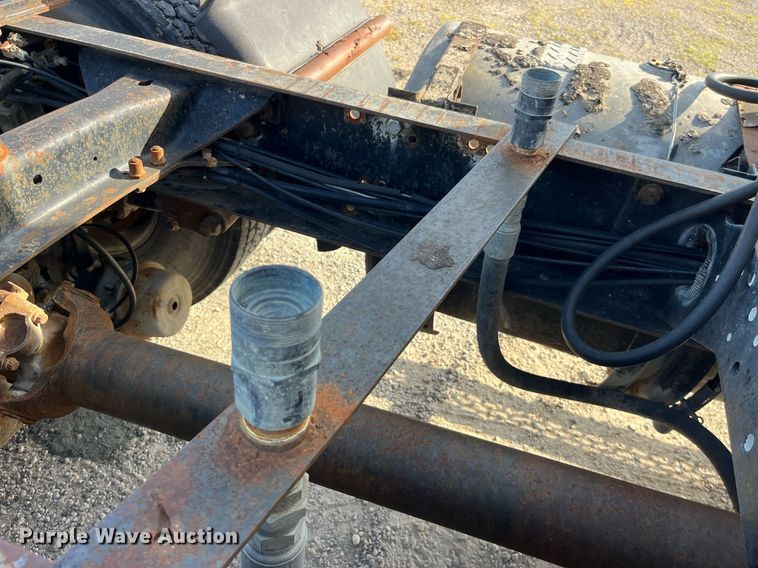 image for item MG9398 1995 Mack CH613  semi truck