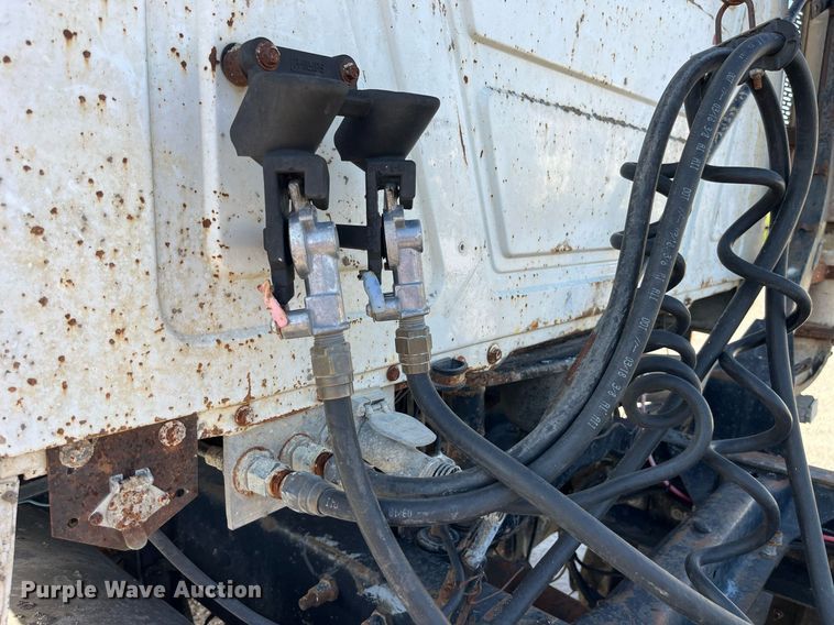 image for item MG9398 1995 Mack CH613  semi truck