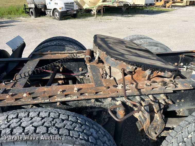 image for item MG9398 1995 Mack CH613  semi truck