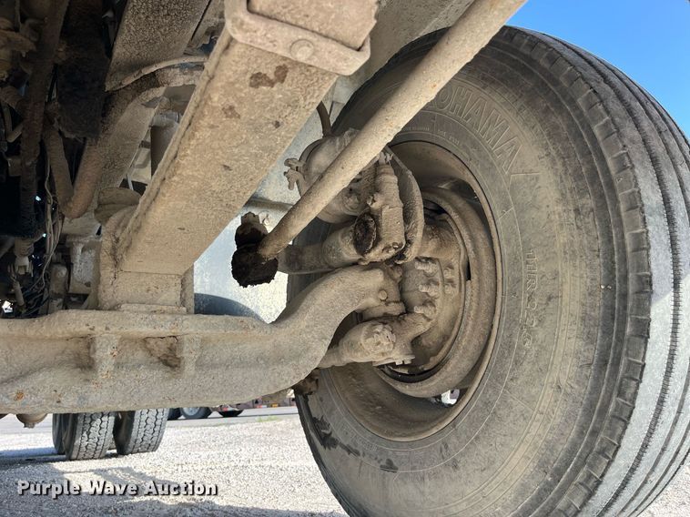 image for item MG9398 1995 Mack CH613  semi truck