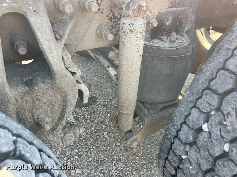 image for item MG9398 1995 Mack CH613  semi truck