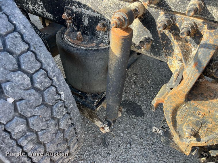 image for item MG9398 1995 Mack CH613  semi truck