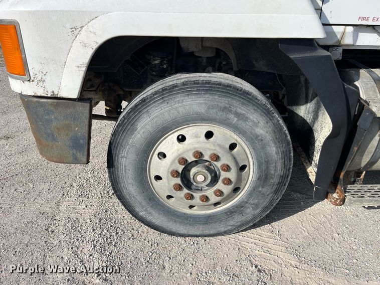 image for item MG9398 1995 Mack CH613  semi truck
