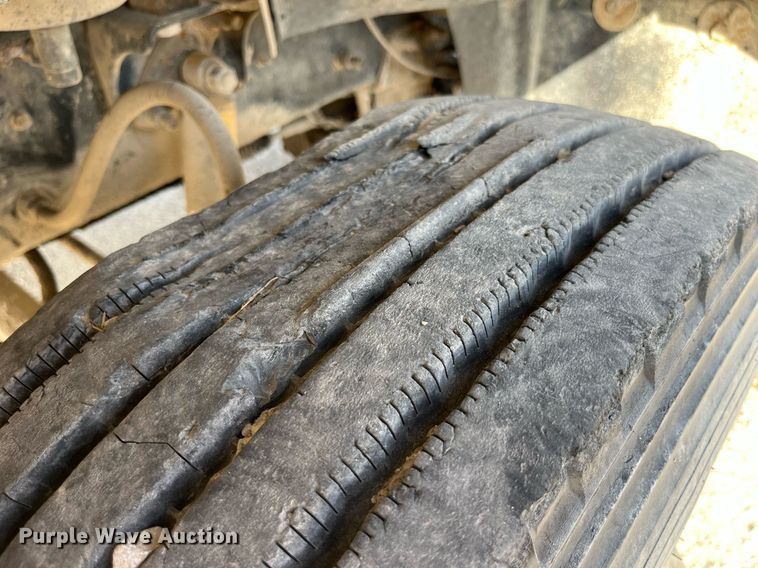 image for item MG9398 1995 Mack CH613  semi truck