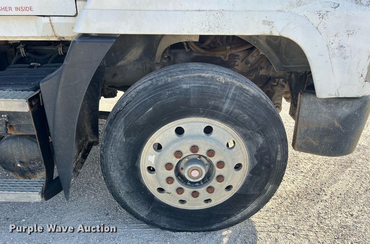 image for item MG9398 1995 Mack CH613  semi truck