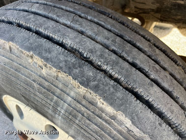 image for item MG9398 1995 Mack CH613  semi truck