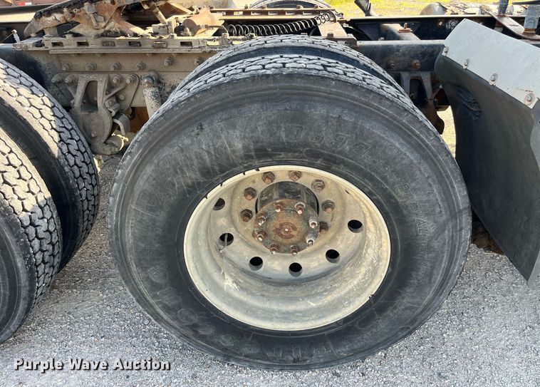 image for item MG9398 1995 Mack CH613  semi truck