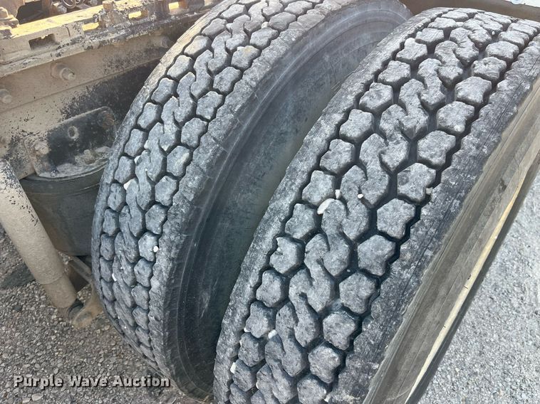 image for item MG9398 1995 Mack CH613  semi truck