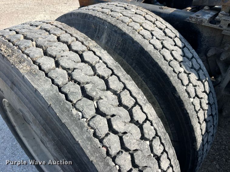 image for item MG9398 1995 Mack CH613  semi truck