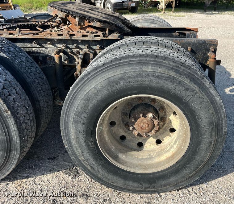 image for item MG9398 1995 Mack CH613  semi truck