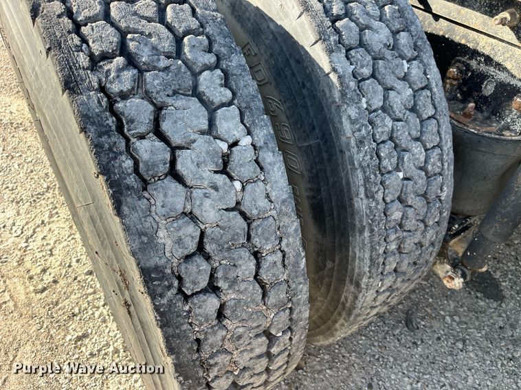 image for item MG9398 1995 Mack CH613  semi truck