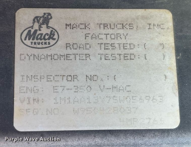 image for item MG9398 1995 Mack CH613  semi truck