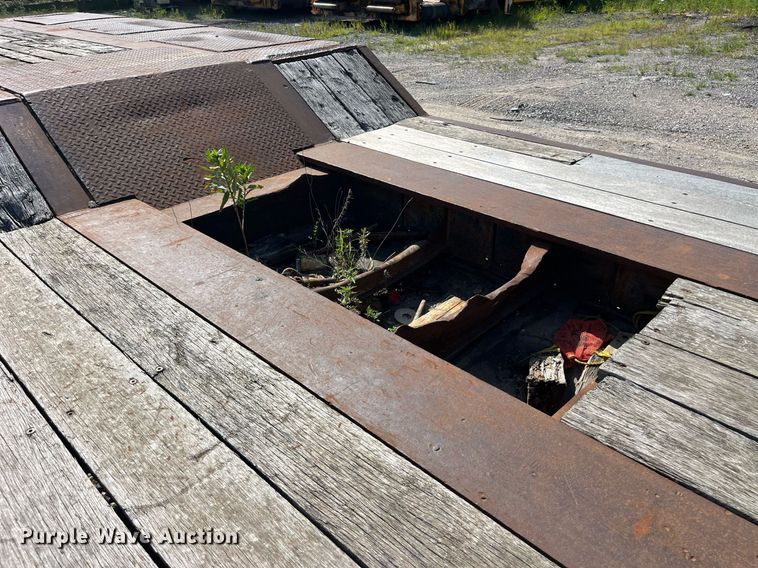 image for item MG9404 1994 Dynaweld  lowboy equipment trailer