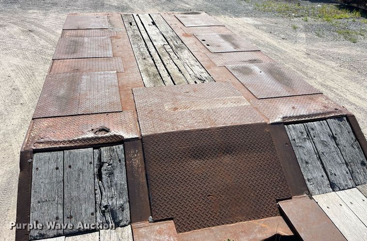 image for item MG9404 1994 Dynaweld  lowboy equipment trailer