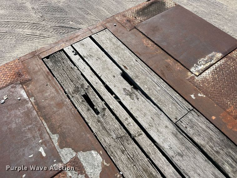 image for item MG9404 1994 Dynaweld  lowboy equipment trailer