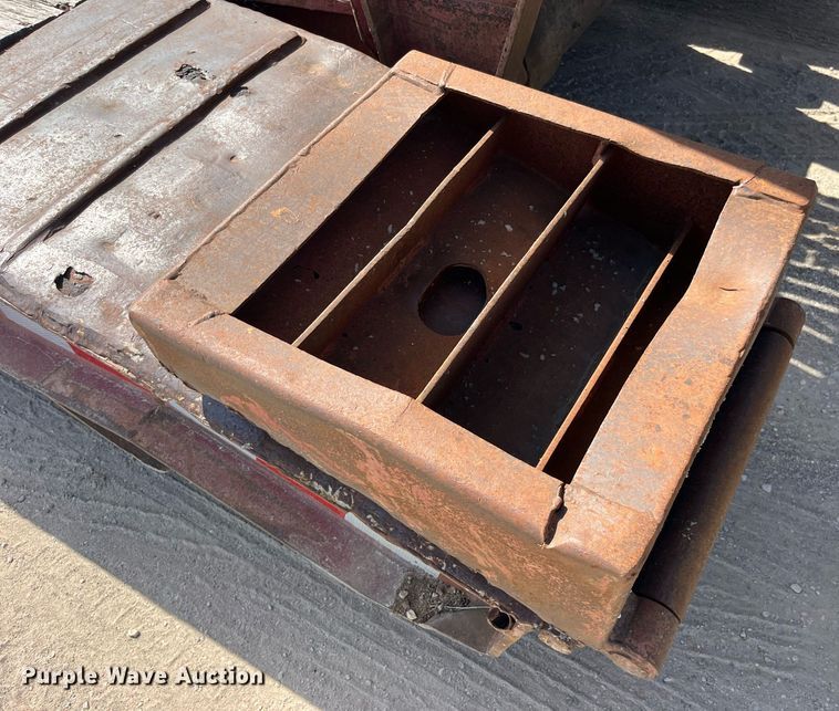 image for item MG9404 1994 Dynaweld  lowboy equipment trailer