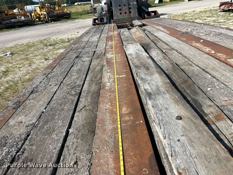 image for item MG9405 2000 Fontaine LP50-NGB  lowboy equipment trailer