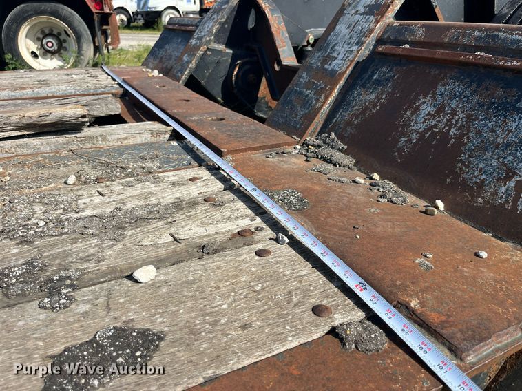 image for item MG9405 2000 Fontaine LP50-NGB  lowboy equipment trailer