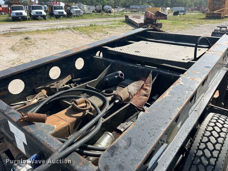 image for item MG9405 2000 Fontaine LP50-NGB  lowboy equipment trailer