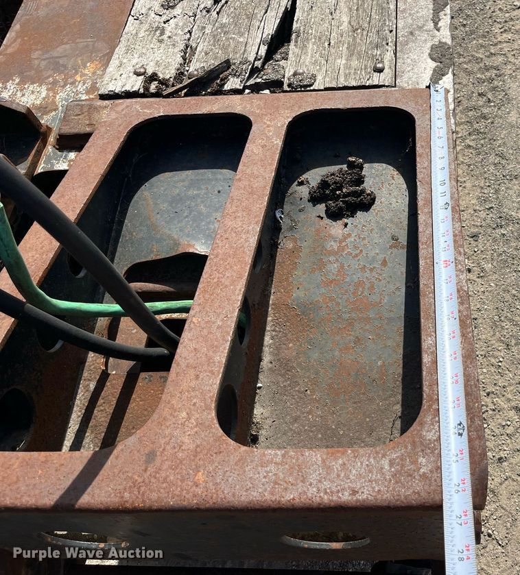 image for item MG9405 2000 Fontaine LP50-NGB  lowboy equipment trailer