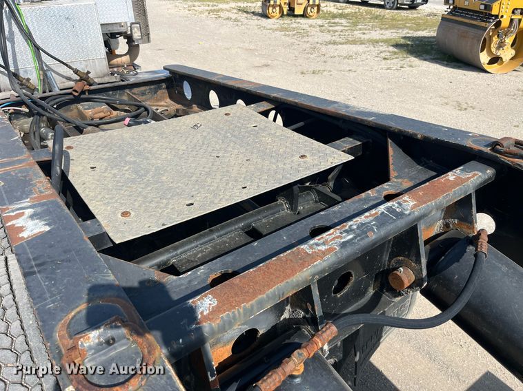 image for item MG9405 2000 Fontaine LP50-NGB  lowboy equipment trailer