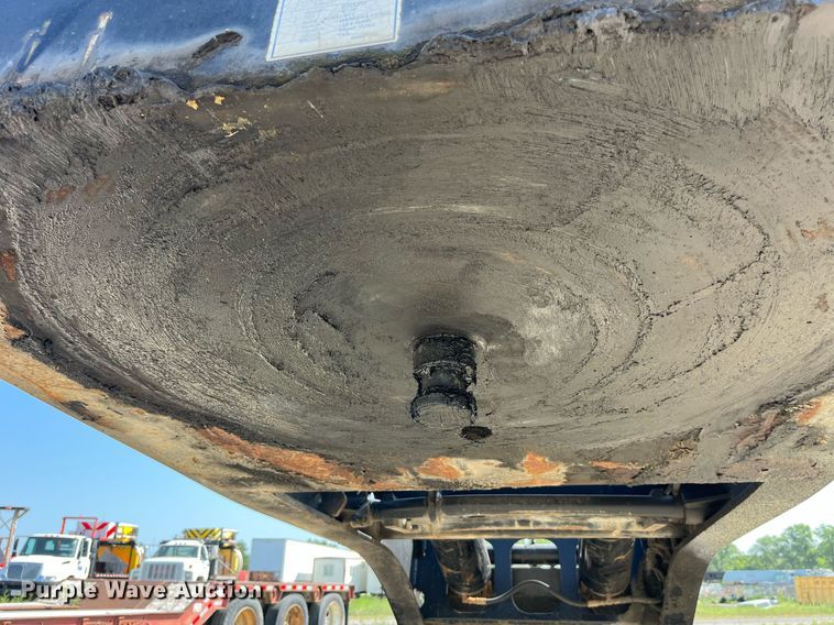 image for item MG9405 2000 Fontaine LP50-NGB  lowboy equipment trailer