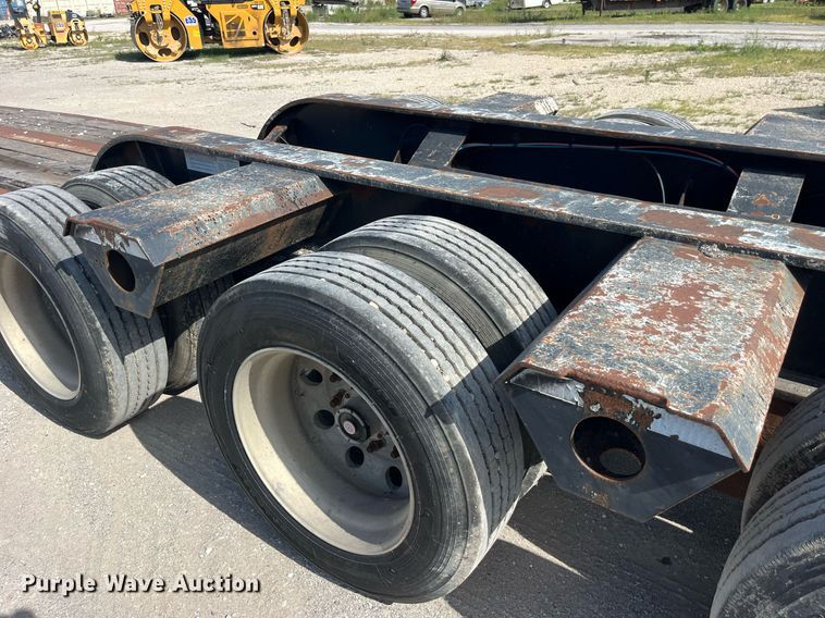 image for item MG9405 2000 Fontaine LP50-NGB  lowboy equipment trailer