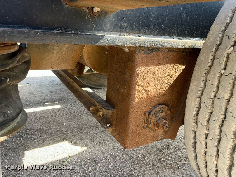 image for item MG9405 2000 Fontaine LP50-NGB  lowboy equipment trailer