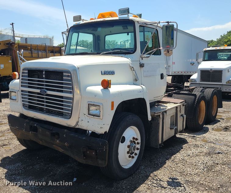 image for item MG9608 1992 Ford L9000  semi truck