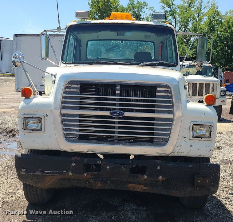 image for item MG9608 1992 Ford L9000  semi truck