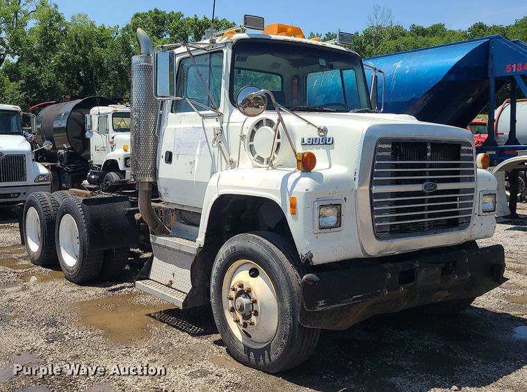 image for item MG9608 1992 Ford L9000  semi truck