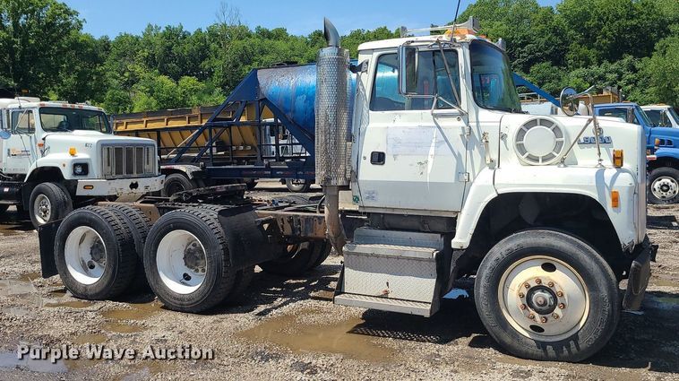 image for item MG9608 1992 Ford L9000  semi truck