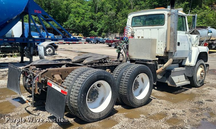 image for item MG9608 1992 Ford L9000  semi truck