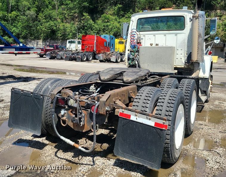 image for item MG9608 1992 Ford L9000  semi truck