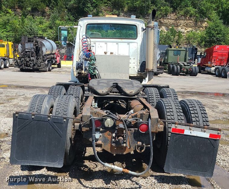 image for item MG9608 1992 Ford L9000  semi truck