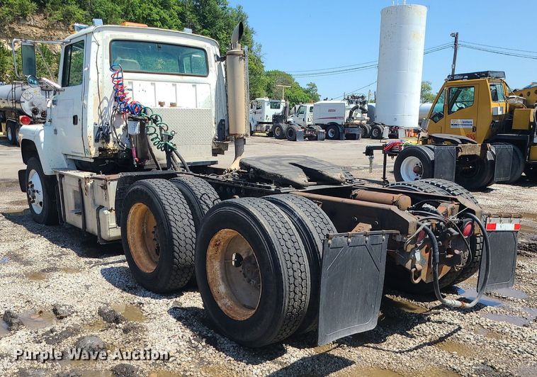 image for item MG9608 1992 Ford L9000  semi truck