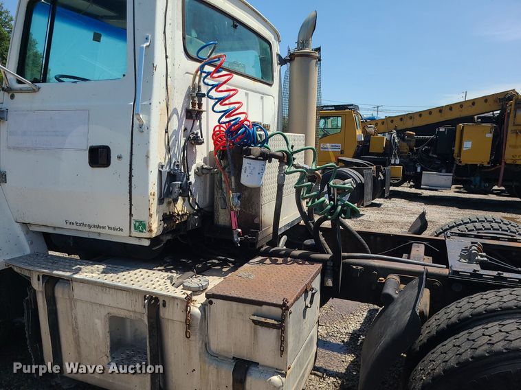 image for item MG9608 1992 Ford L9000  semi truck