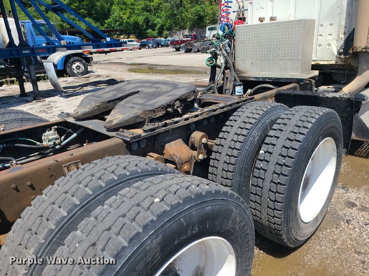 image for item MG9608 1992 Ford L9000  semi truck