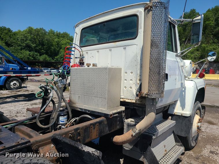 image for item MG9608 1992 Ford L9000  semi truck