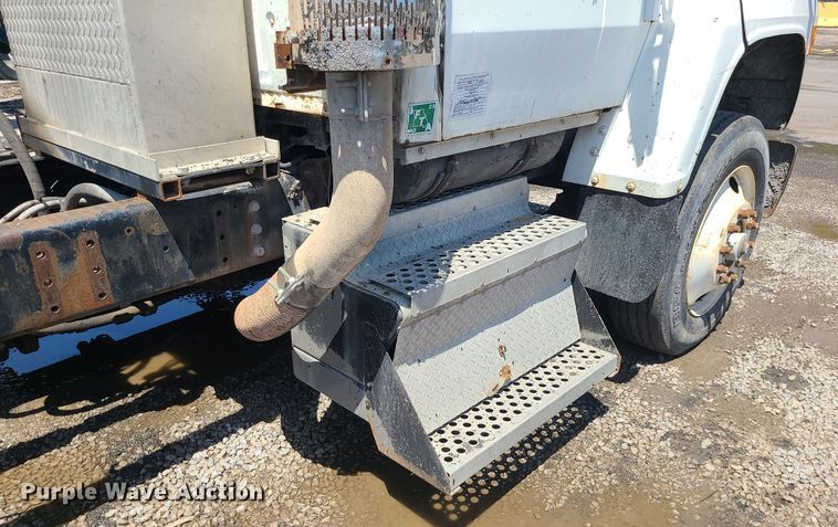 image for item MG9608 1992 Ford L9000  semi truck