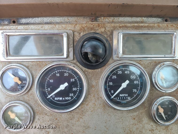 image for item MG9608 1992 Ford L9000  semi truck