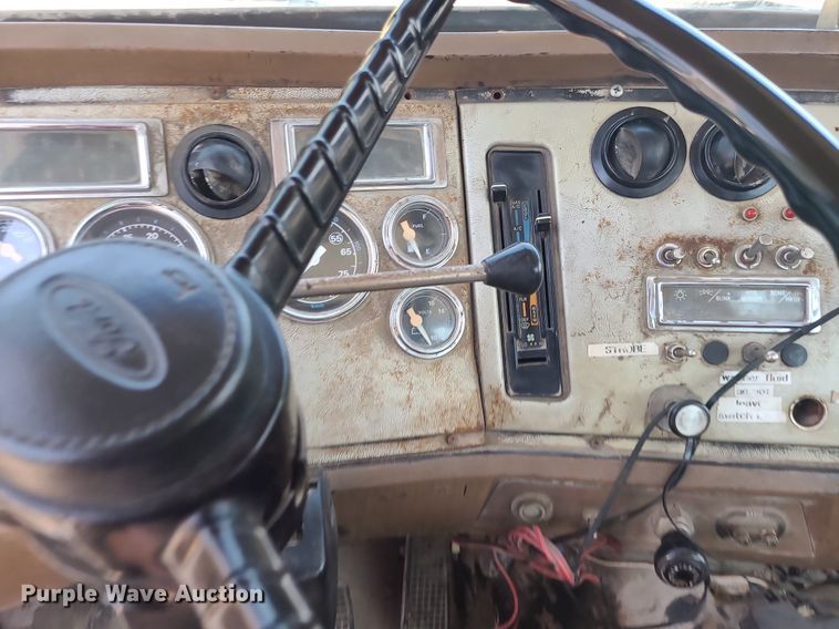 image for item MG9608 1992 Ford L9000  semi truck